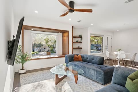Top Airbnb: Chic spot | Open Kitchen & Living | 6mi Downtown in Sweetbriar