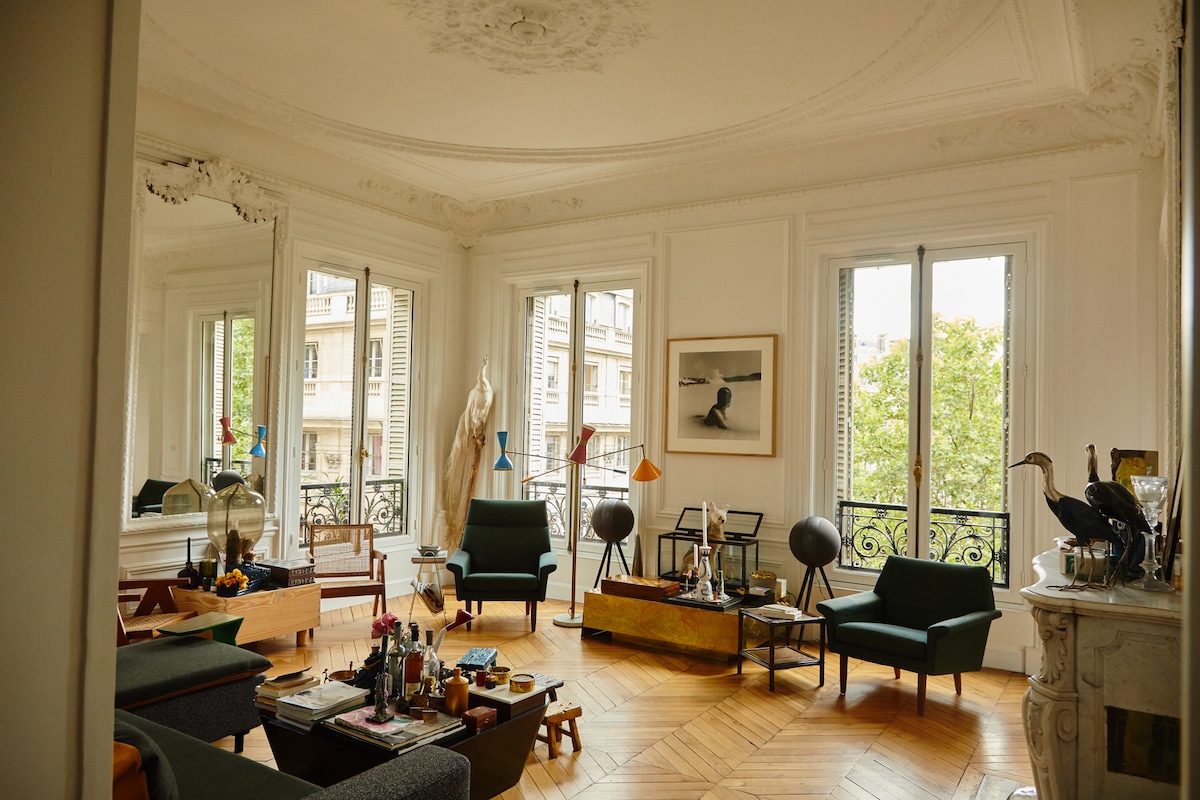 Successful Airbnb property: Dazzling & Luxurious 2 Bedroom in the Palais Royal in Paris 1er Arrondissement