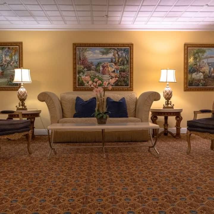 მე-4 სართულის მშვიდი საკითხავი სივრცე.