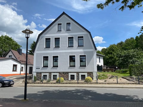 Leistungsstarkes Airbnb: Haus Am See 1 apartment directly on the Müritz in Waren (Müritz)