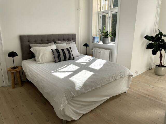 Beautiful & bright apartment in the centre of CPH gallery image 3