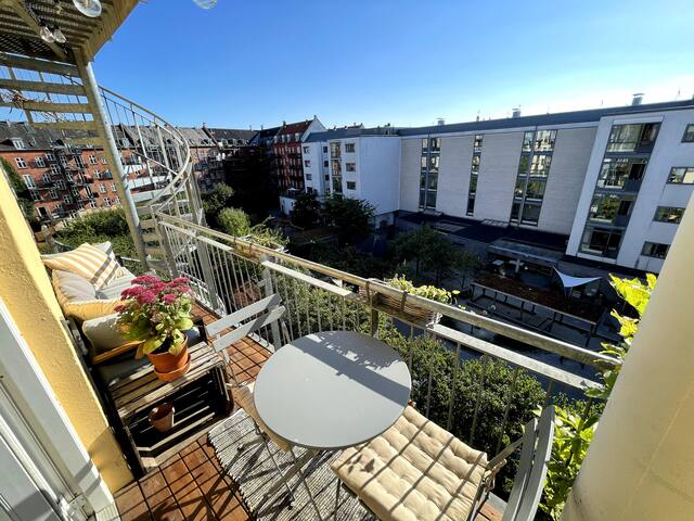 Beautiful & bright apartment in the centre of CPH gallery image 4