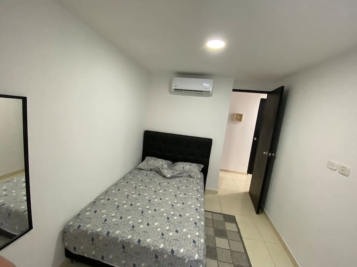 Room 2, fully equipped, has air conditioning, double bed and is very quiet./ habitacion 2 completamente equipada con aire acondicionado , cama doble y muy tranquila .