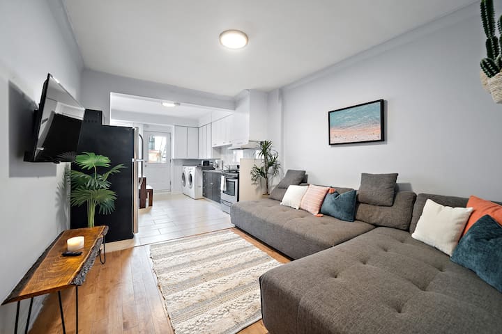 Stylish 5BR – Patio – Top Location- sleeps 17