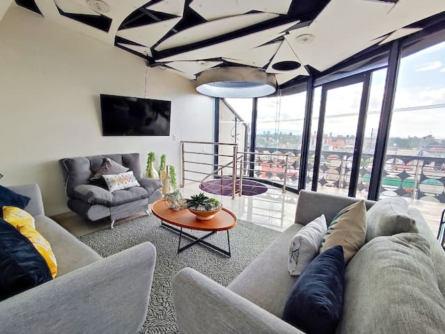 Penthouse hermoso a solo 5 min del aeropuerto.