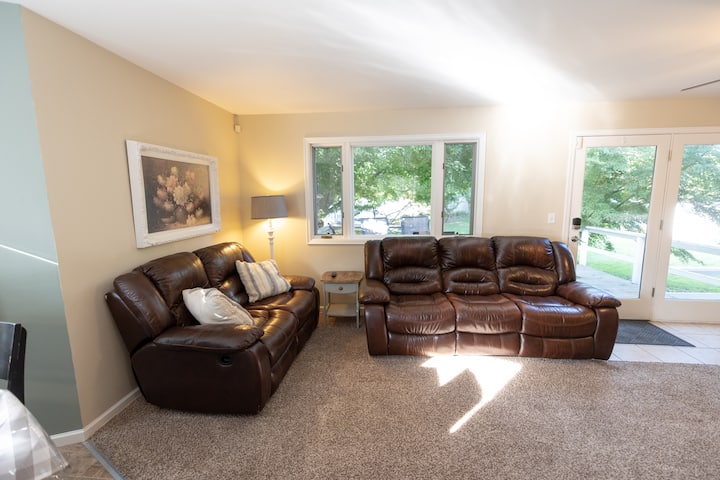 Cheerful 5 Bedroom Home With Historic Charm - Yakima, WA