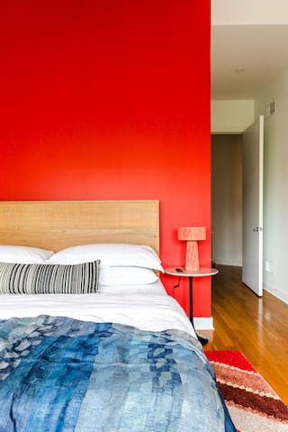 Luxury Fulton Market Penthouse Amazing City Views gallery image 2