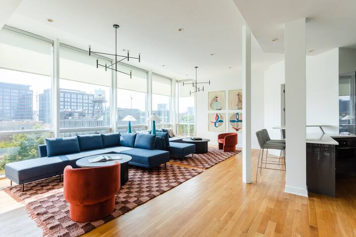 Luxury Fulton Market Penthouse Amazing City Views gallery image 3