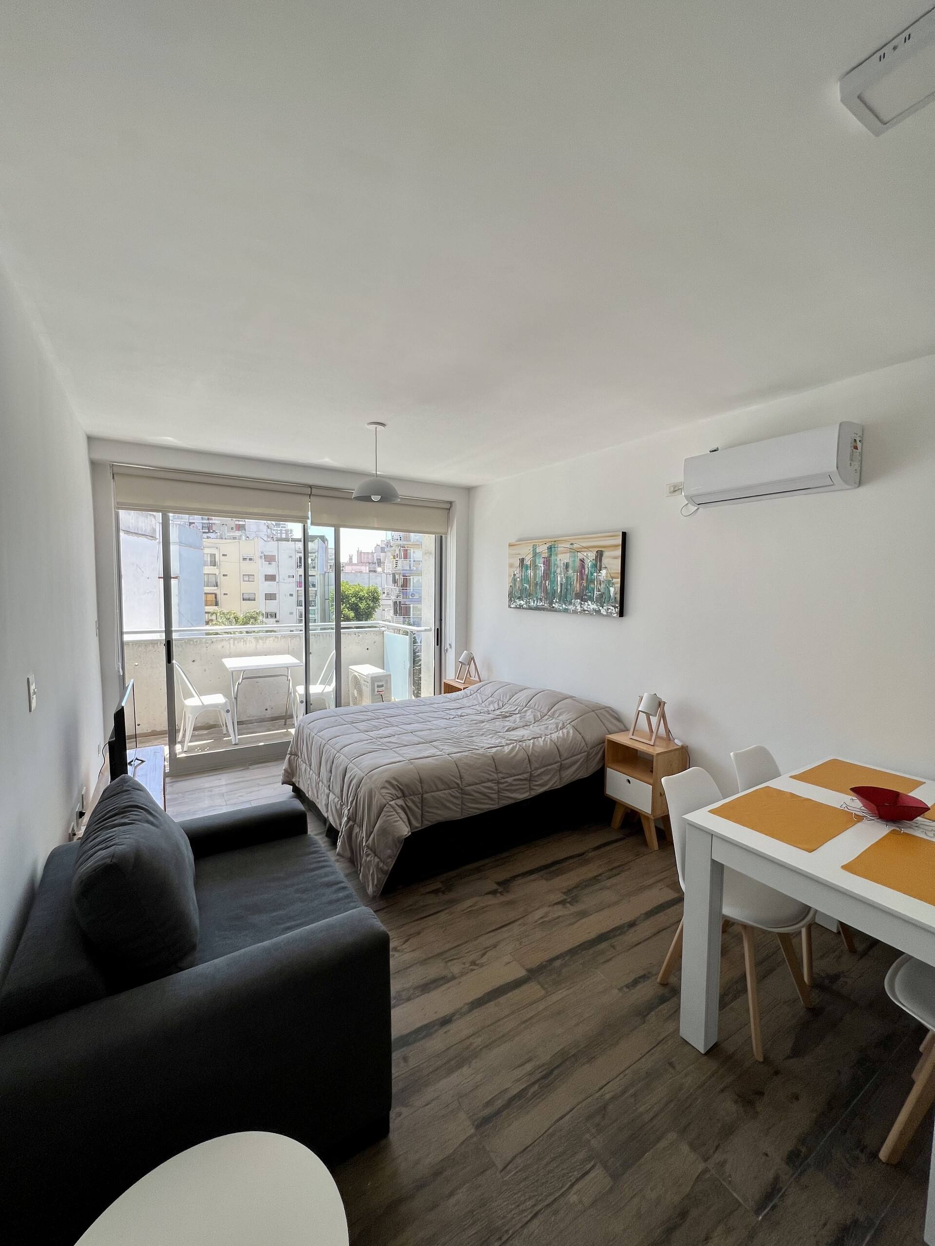 Studio apartment with balcony in Colegiales