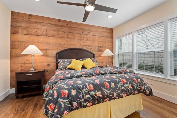 С нашето копринено гладко спално бельо и ултра мек матрак със сигурност ще имате дълбок и релаксиращ сън в оазиса Изабела!