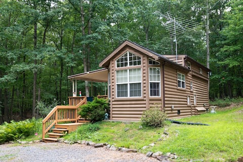 Seclusion-Escape to this Cozy Getaway in the Woods