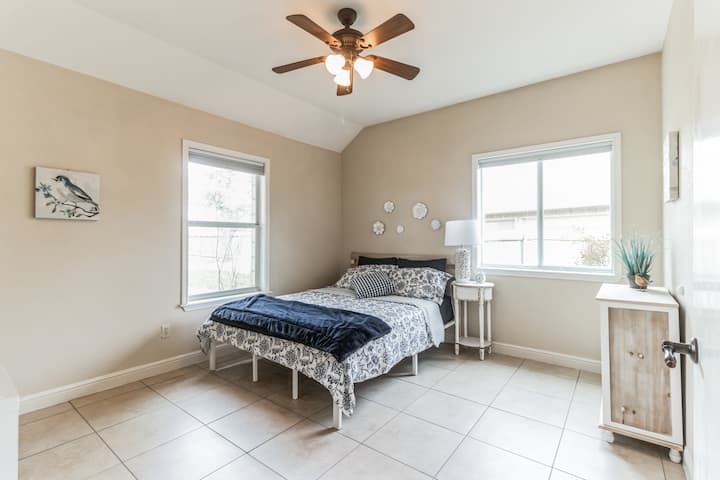 Спалня с двойно легло