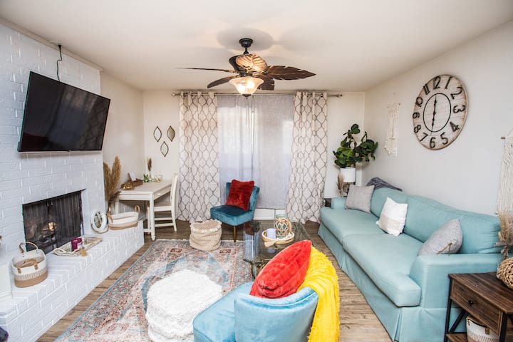 Cozy Condo W/ Pool Walk To Park & View - Lubbock, TX