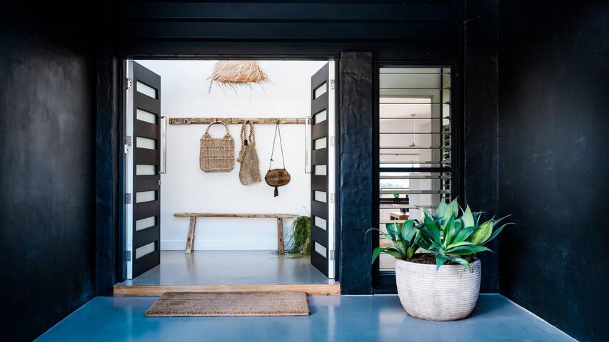 Illuka Byron gallery image 3