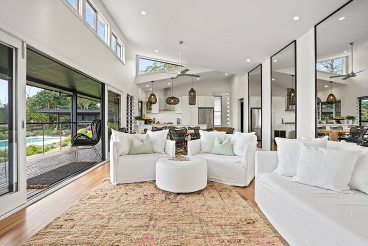 Illuka Byron gallery image 5