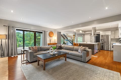 Tranquil Mt. Lebo Family Chalet w/ Outdoor Spaces