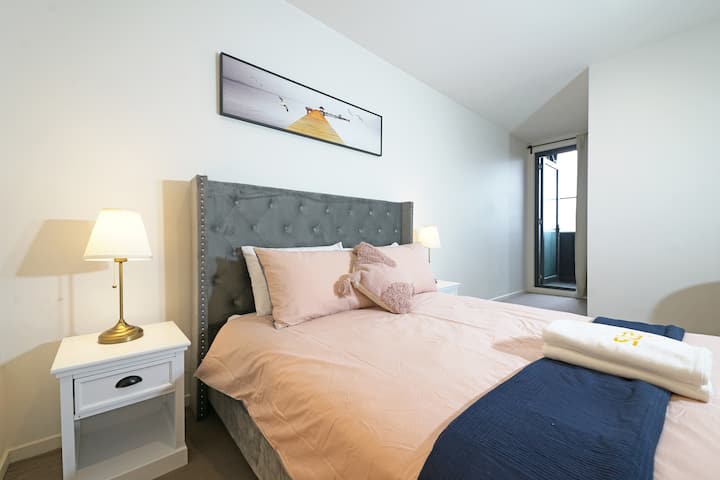 Self contained 2BRM Condo Preston Parking Wi Fi Serviced
