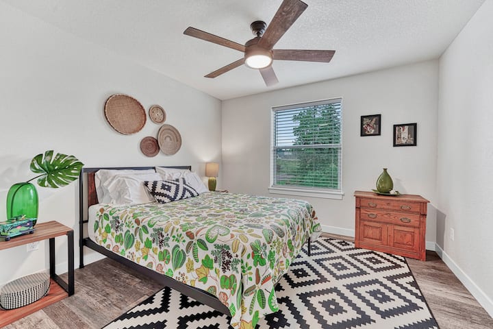 Tercer dormitorio con colchón Dream Cloud de alta gama.