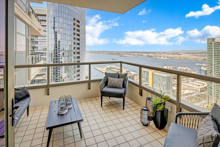 Panoramic Bay & City Views *2BR*Pool*Gym*Parking