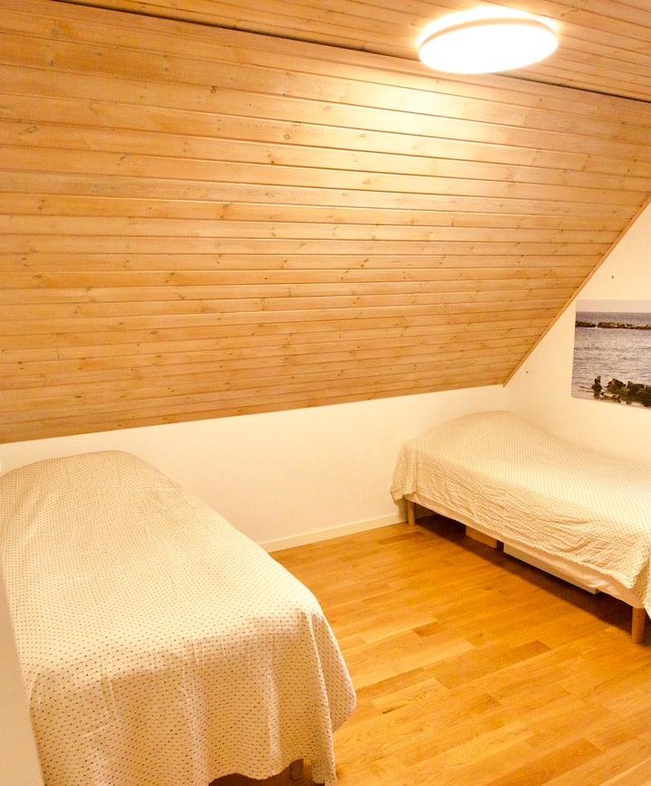 Sovrum med 2x 90cm sängar