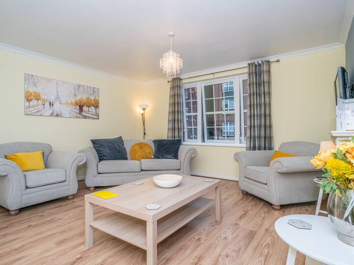 Homely & Renovated 2Bed Flat with Free Parking! Condominiums for Rent