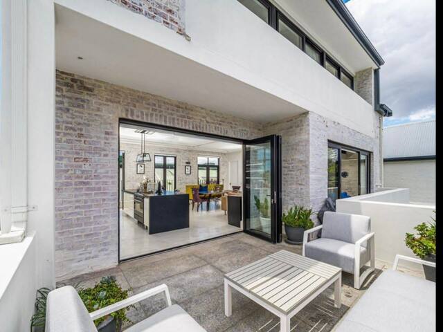 The Berkeley 270 Degree View Spacious gallery image 3