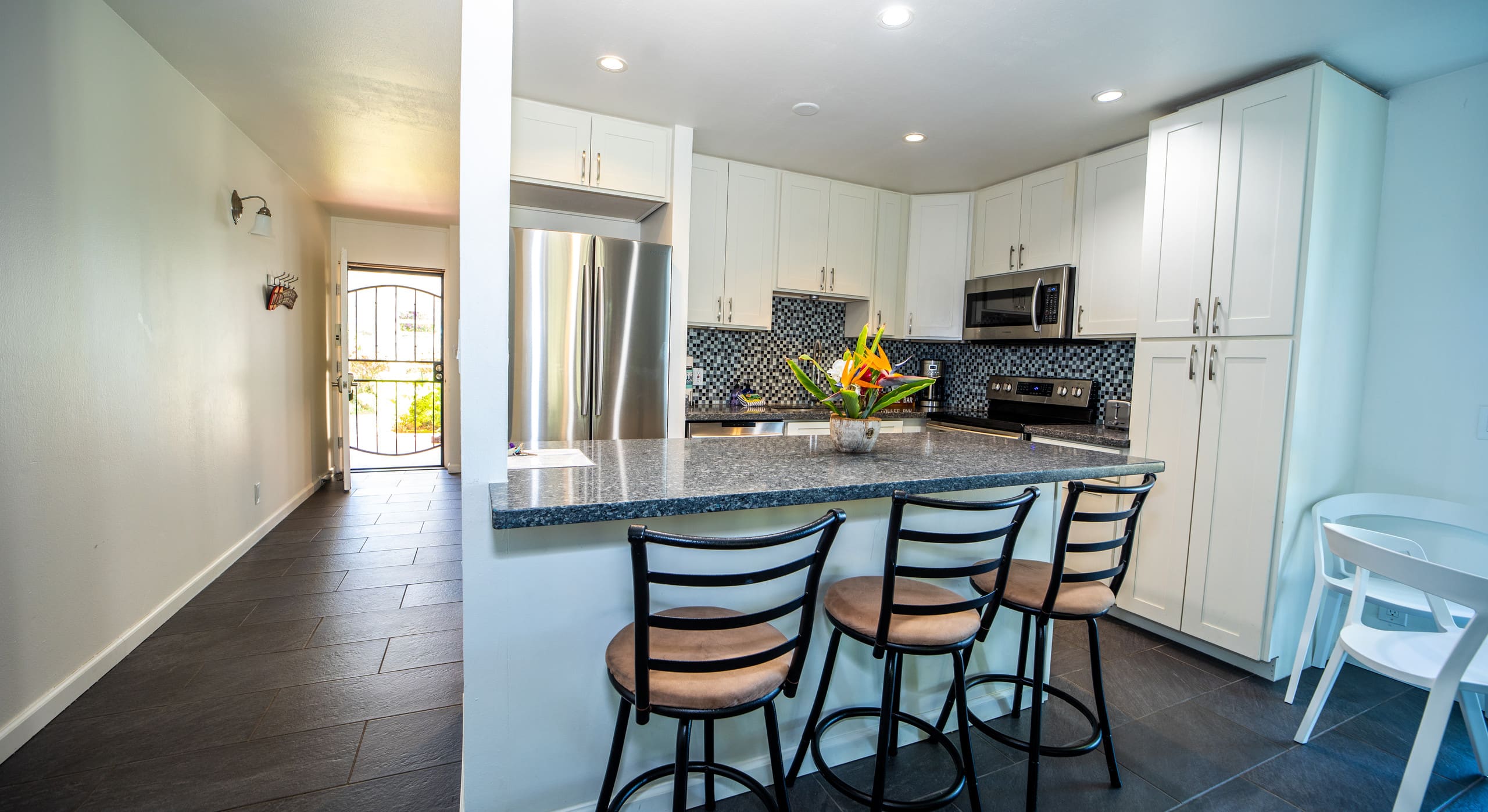 Condo in Kahuku · ★4.9 · 1 bedroom · 3 beds · 1 private bath - Image 4