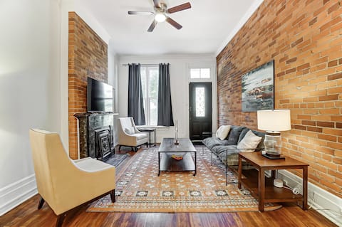 Popular Airbnb listing: Historic Brownstone-Mt Adams-Perf for Weddings! in Mt. Adams