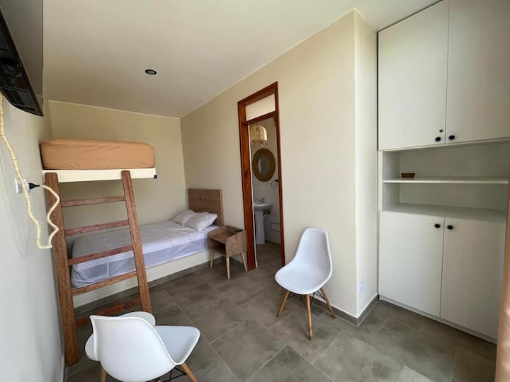 habitación 5 (cama de 2 plazas y 1 plaza)
