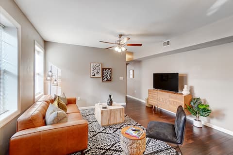 Top performing Airbnb: Bright & Roomy • Walk to Oakley Hotspots • Parking in Cincinnati
