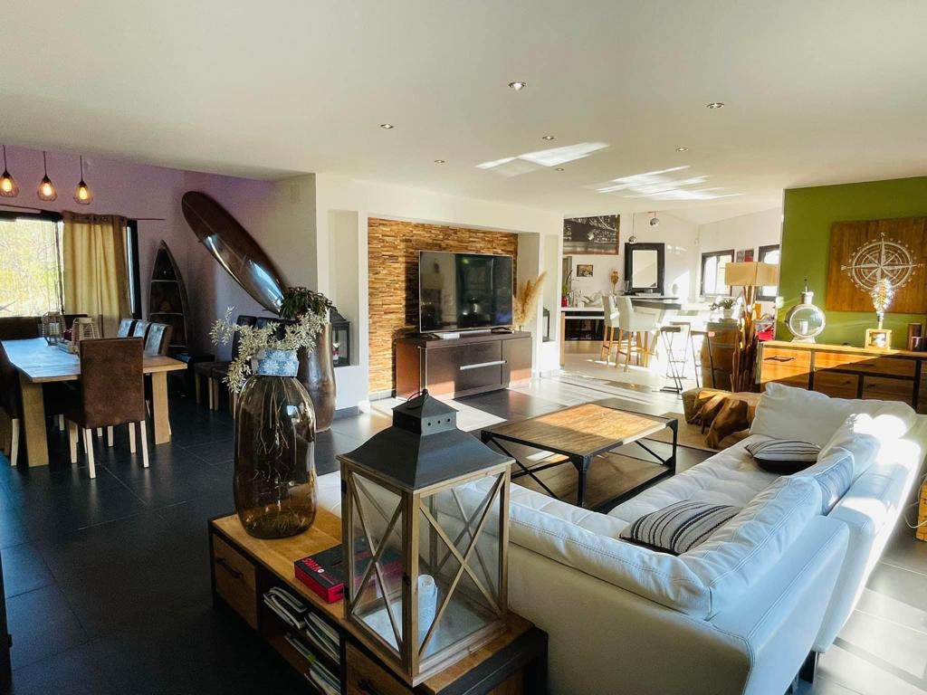 Top performing Airbnb: Beautiful Beach Villa Spa Heated Pool in Messanges