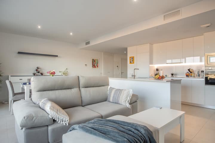 Modern 3 Bdrm Penthouse W/ Mountain & Sea Views - Estepona