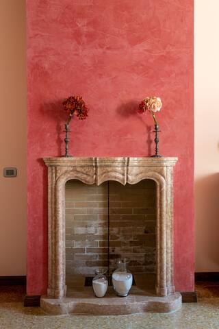 Wondrous Palazzetto 1619 in Magical Burano Island gallery image 4
