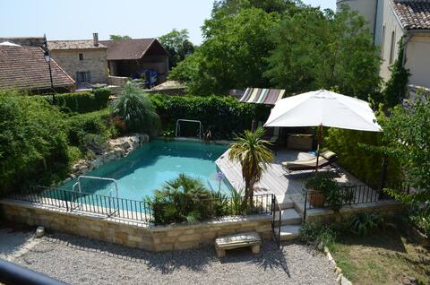 17th century stone farmhouse, south-facing pool, near Uzès
