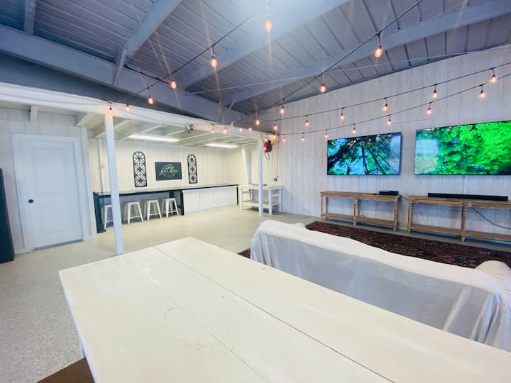 Newly renovated 2 or 3 bedroom barn house. Farm stays for Rent in