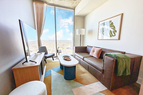 Top Airbnb: Luxury 28Fl Rooftop Pool/Rainey St/City Views in Downtown