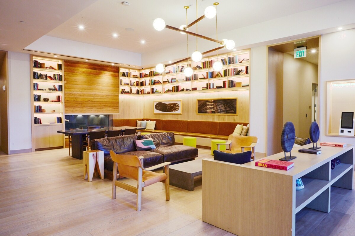 Luxury condo w/Balcony, Rooftop Pool, Rainey St
