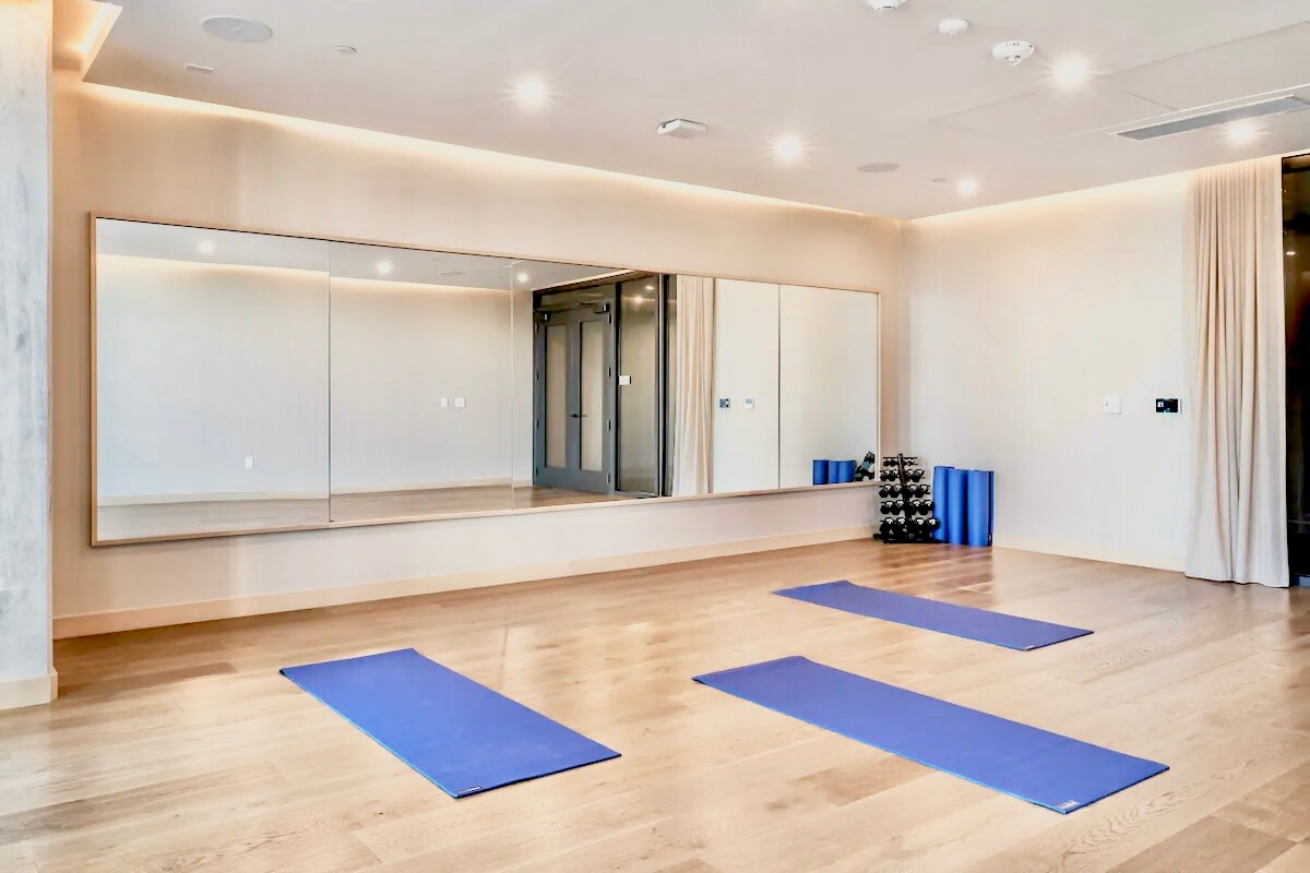 Luxury condo w/Balcony, Rooftop Pool, Rainey St