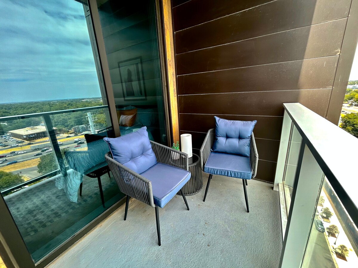 Luxury condo w/Balcony, Rooftop Pool, Rainey St