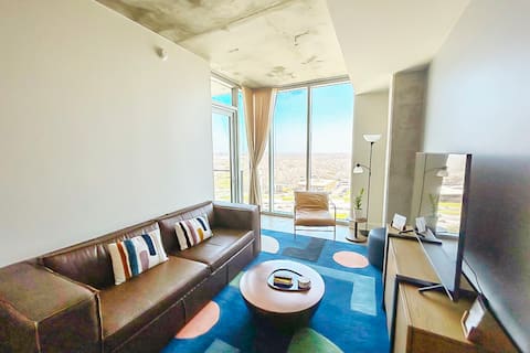 Top performing Airbnb: Luxury condo w/Balcony, Rooftop Pool, Rainey St in Downtown