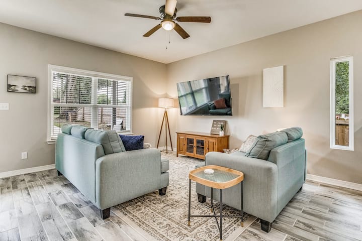 Blue Bayou 5 Mins To Downtown / 10 Mins To Beach! - Pensacola, FL