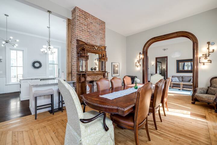 Stunning Victorian Mansion By Cathedral w/ Arcade! gallery image 2