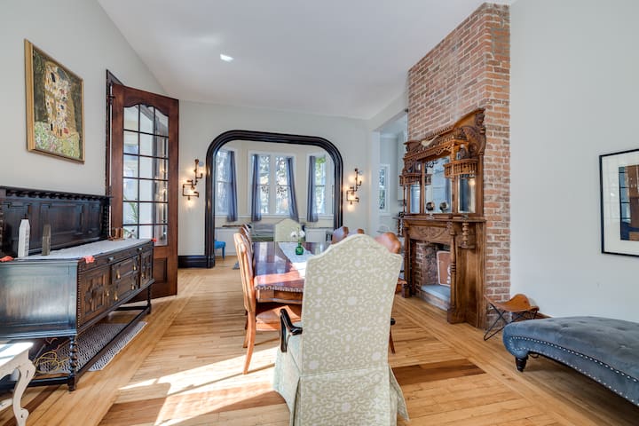 Stunning Victorian Mansion By Cathedral w/ Arcade!