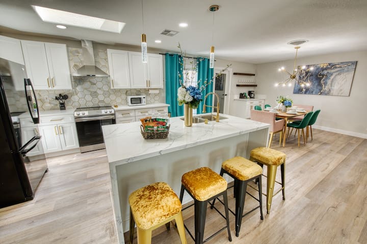 Romantic, Luxury Home w/Pool & BBQ Mins 2 LV STRIP