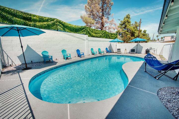 Romantic, Luxury Home w/Pool & BBQ Mins 2 LV STRIP gallery image 3