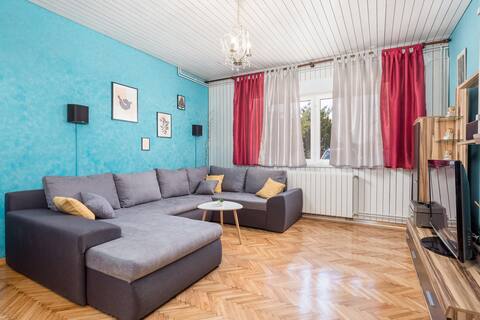 Successful Airbnb property: Zen 6 - a comfortable apartment with a beautiful terrace in Mjesni Odbor Srdoči