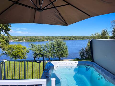 Water's Edge Sunrise Escape/Hot Tub/Couples Promo