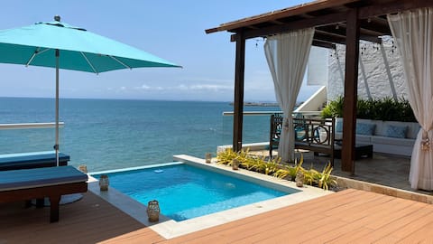 Cozy, oceanfront house, Punta Blanca, Ec.