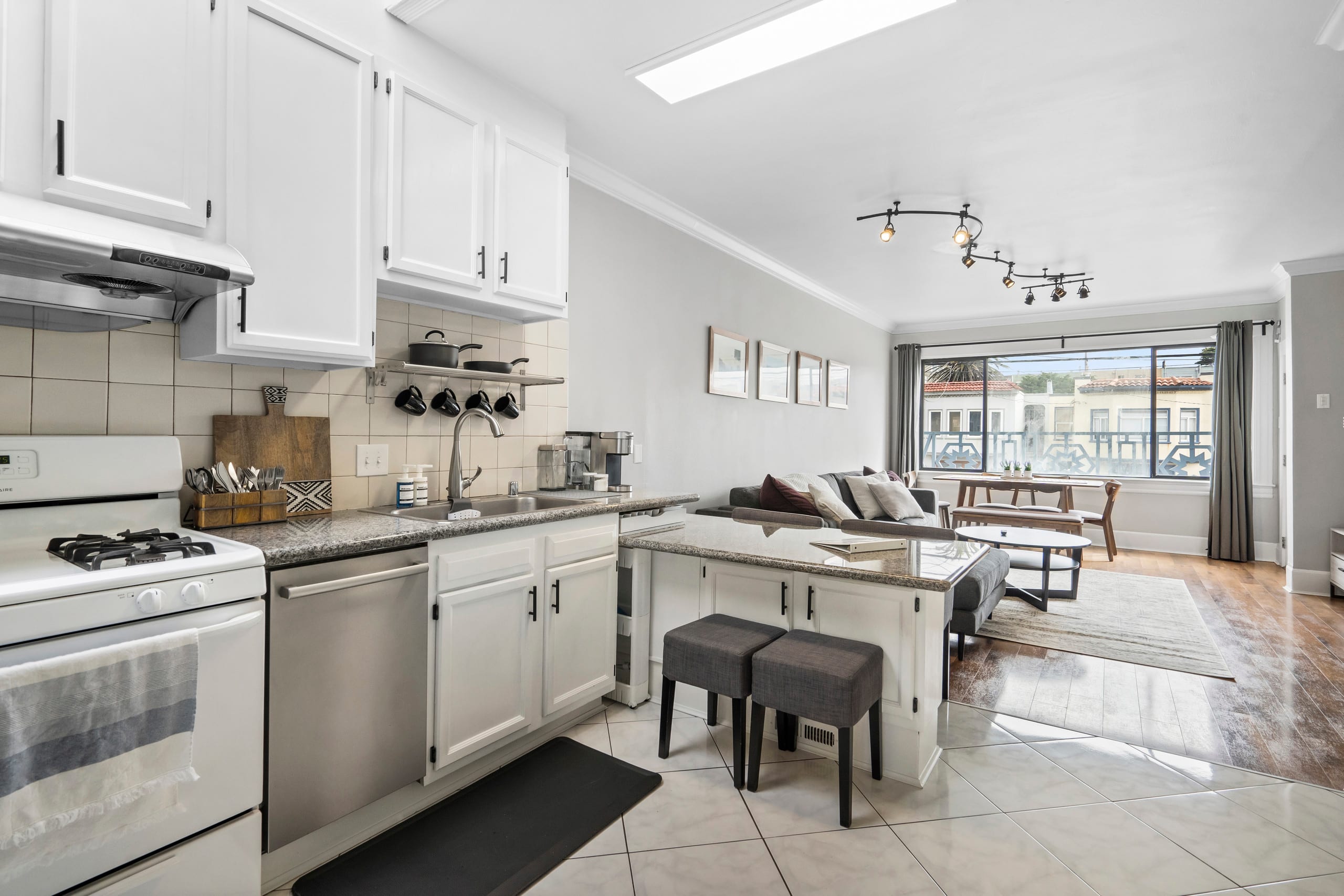 Home in San Francisco · ★4.97 · 3 bedrooms · 3 beds · 2 baths - Image 7