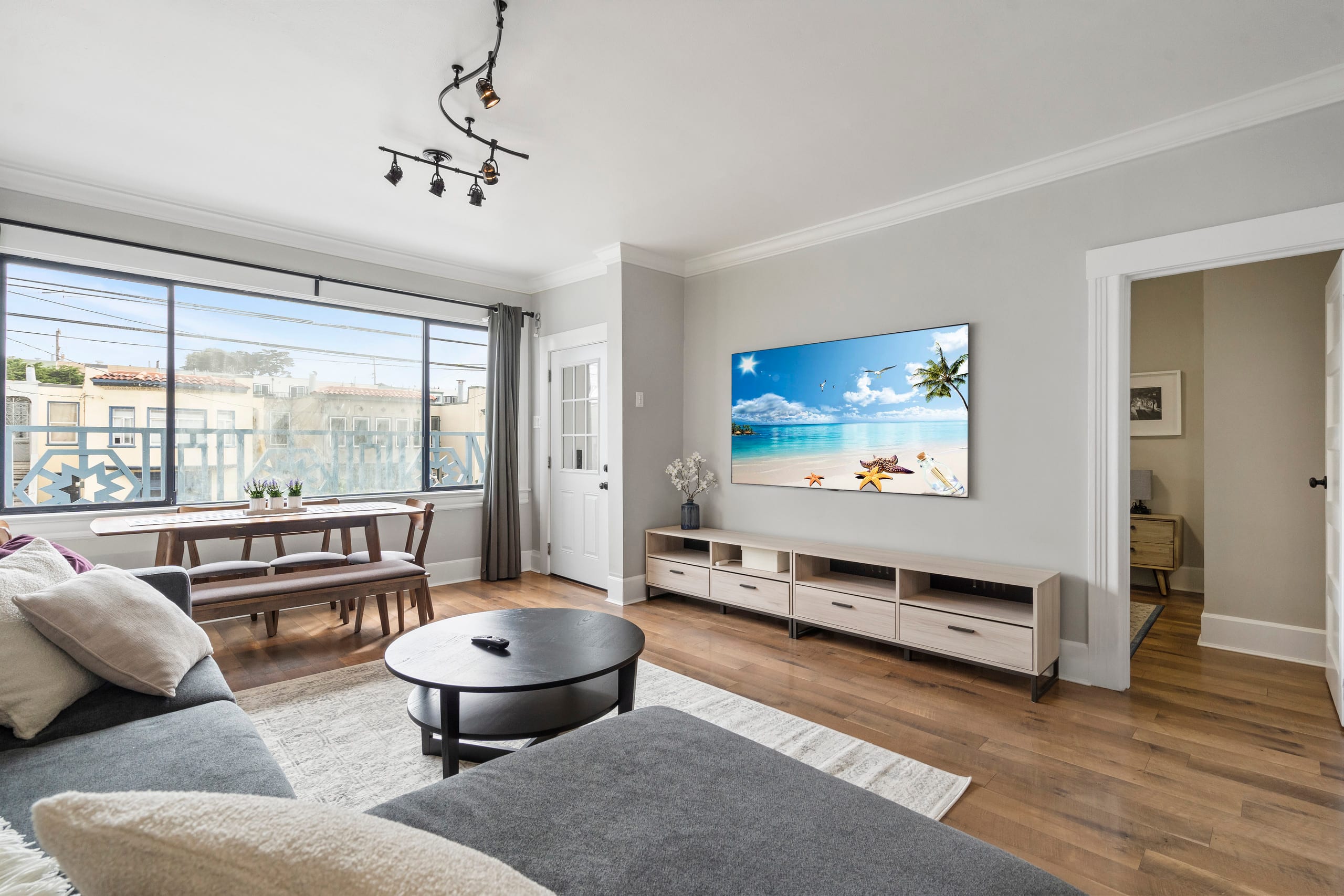 Home in San Francisco · ★4.97 · 3 bedrooms · 3 beds · 2 baths - Image 3